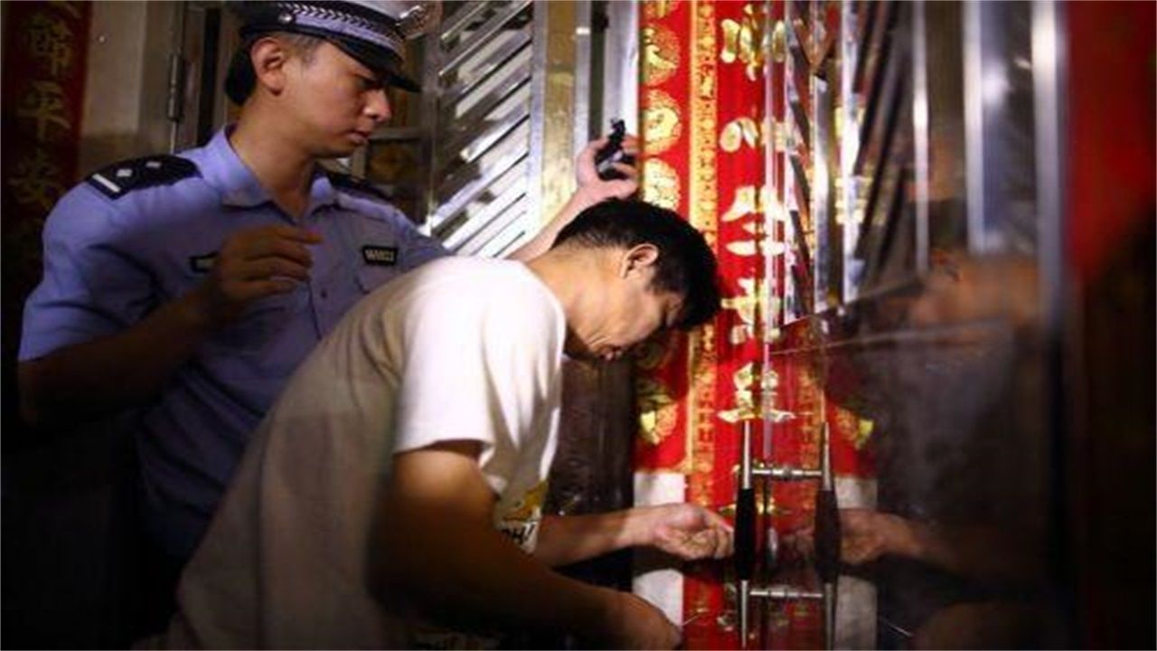 信阳请开锁师傅开了锁后，师傅为什么一般都不进门，就算主人请也不进去？